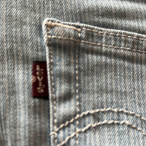 Levi’s jean shorts waist size = 30 - Picture 3 of 6